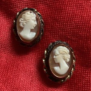 Vintage 1950s Winard 1/20 12K Gold Filled Cameo Clip Earrings